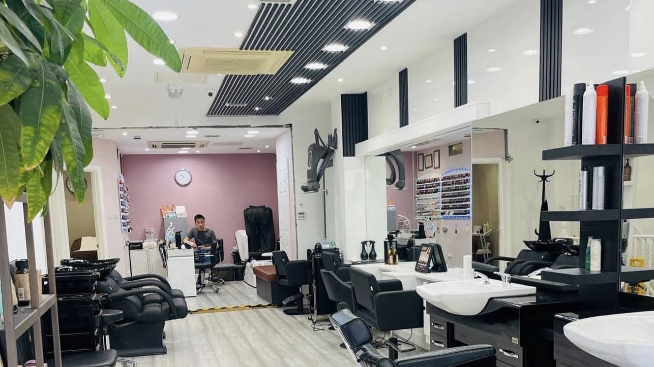 KD Barbers studio mirror and workstation